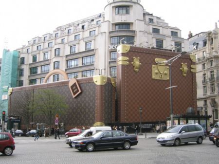 Главный магазин Louis Vuitton в Париже