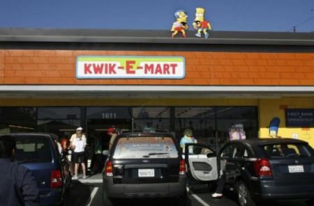 Крупнейшая сеть супермаркетов 7-Eleven переименовала дюжину супермаркетов в выдуманный бренд из мультфильма «Симпсоны»