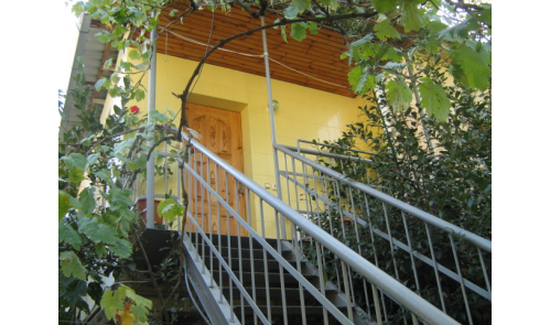 Отдельный вход из собственного дворика